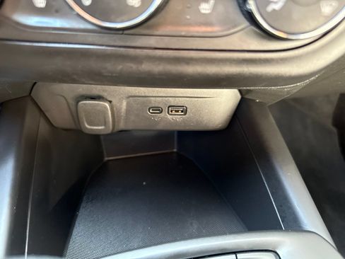 Used 2024 Chevrolet Trax RS FWD image 24