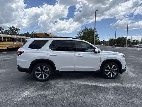 New 2025 Honda Pilot Touring image 4