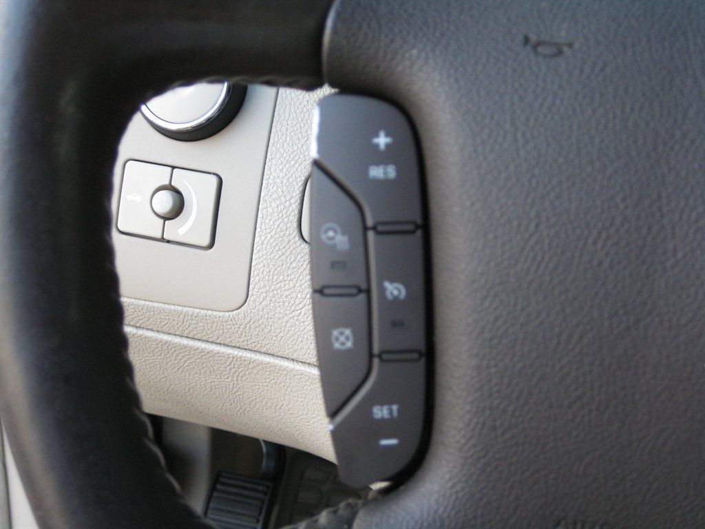 Used 2007 Cadillac DTS Luxury II FWD image 16