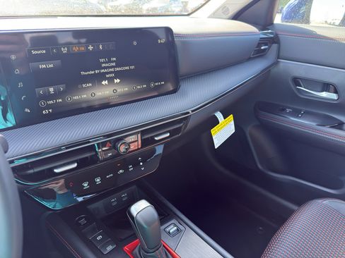 Used 2025 Nissan Kicks SR AWD/4WD image 21