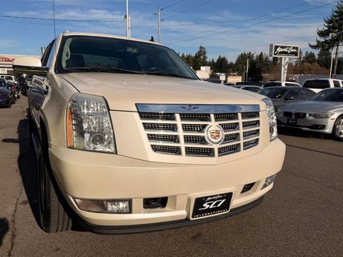 Used 2008 Cadillac Escalade EXT image 3