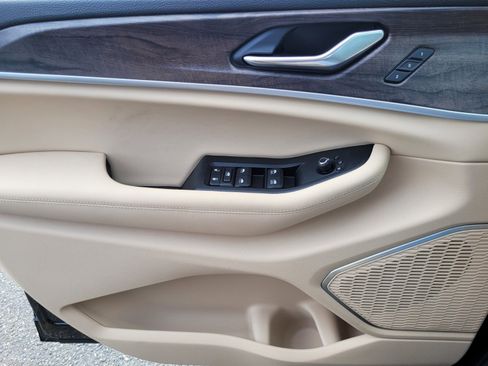 New 2025 Jeep Grand Cherokee L Limited w/ Luxury Tech Group II image 24