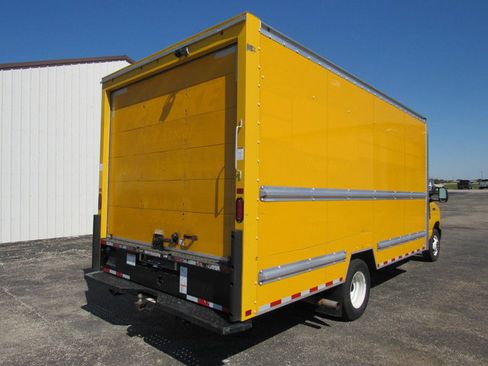 Used 2022 Ford E-350 and Econoline 350 Super Duty RWD image 3