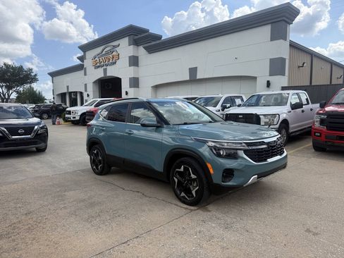 Used 2024 Kia Seltos EX FWD image 40