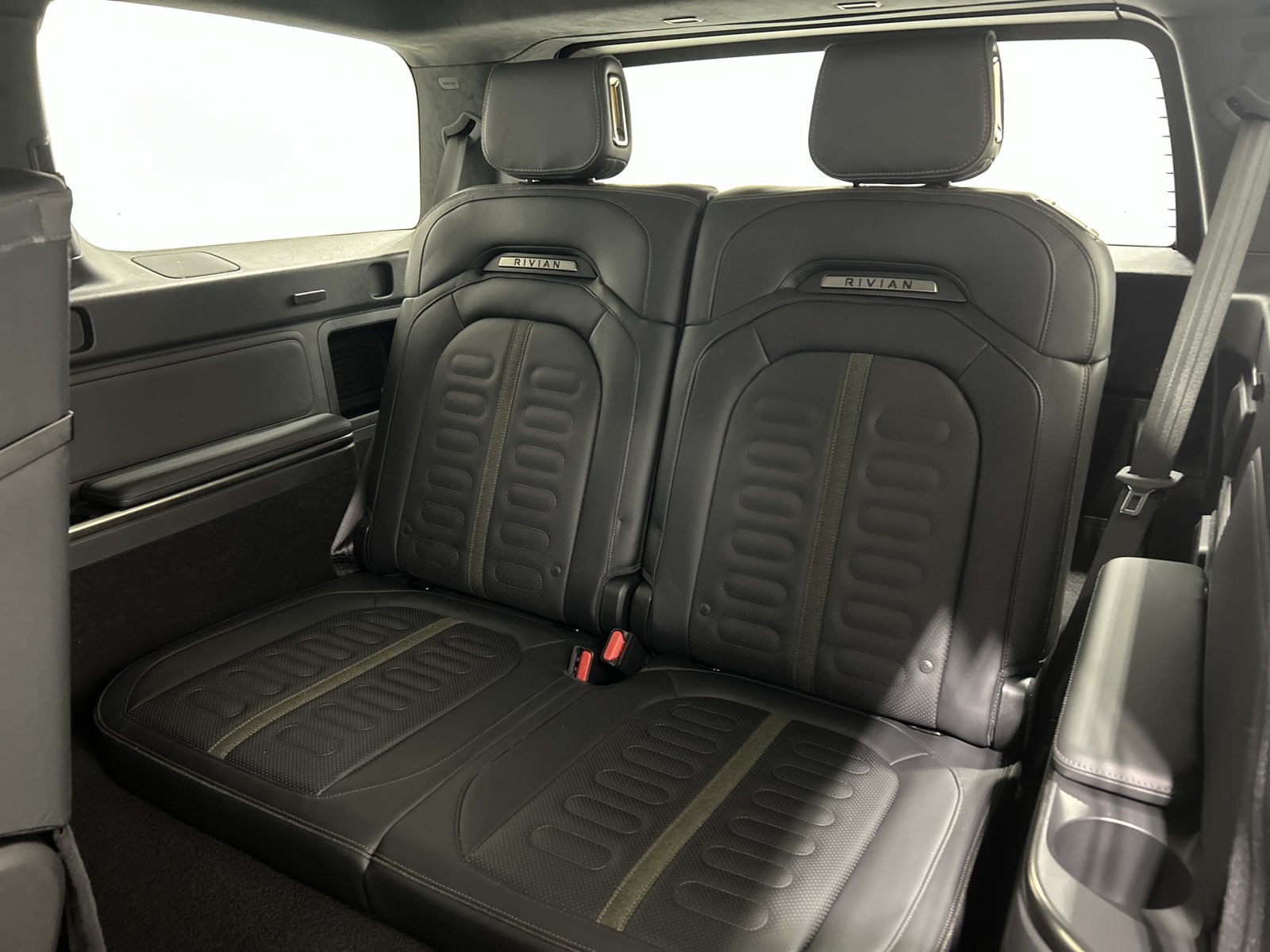 Used 2025 Rivian R1S Adventure Dual AWD/4WD image 22