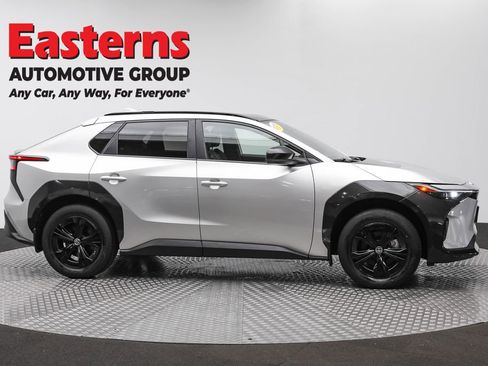 Used 2023 Toyota bZ4X XLE AWD/4WD image 4