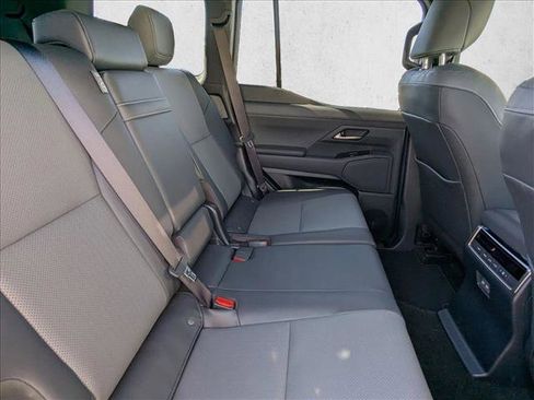 Certified 2025 Lexus GX 550 w/ Cold Area Package image 20