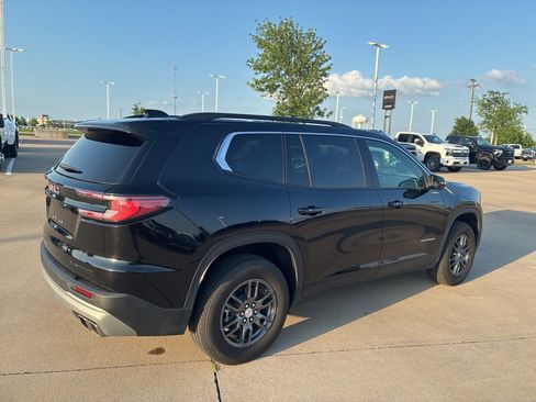 Used 2025 GMC Acadia Elevation image 3