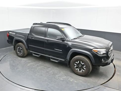 Used 2017 Toyota Tacoma TRD Off-Road w/ Premium & Technology Package image 1