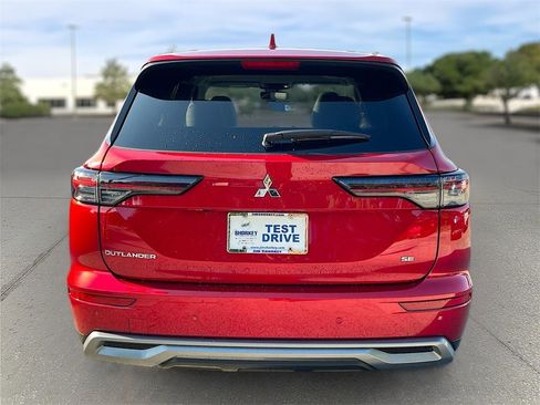 New 2025 Mitsubishi Outlander SE image 6