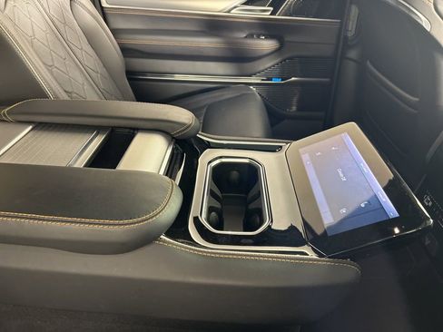 Used 2023 Jeep Grand Wagoneer Series III image 35