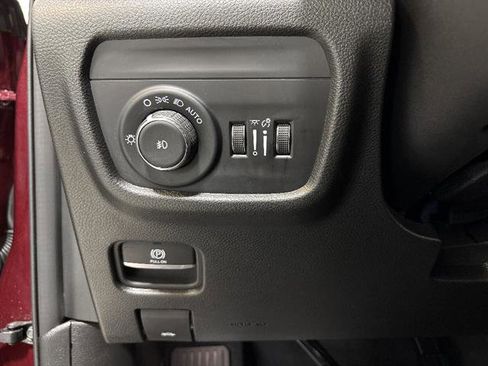 Used 2024 Jeep Grand Cherokee Limited AWD/4WD image 18