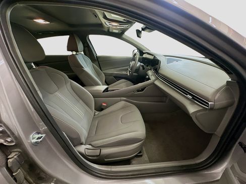 Used 2025 Hyundai Elantra SEL image 33