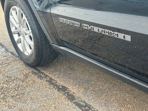 Used 2021 Jeep Grand Cherokee Laredo image 34