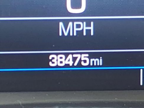 Used 2023 GMC Acadia SLE w/ Driver Convenience Package image 30