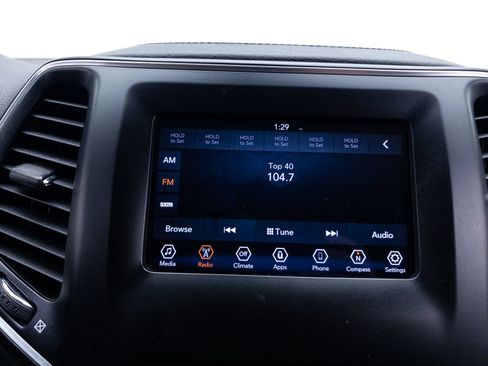 Used 2019 Jeep Cherokee Latitude Plus FWD image 20