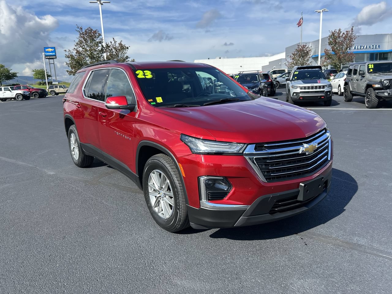 Used 2023 Chevrolet Traverse LT AWD/4WD image 1