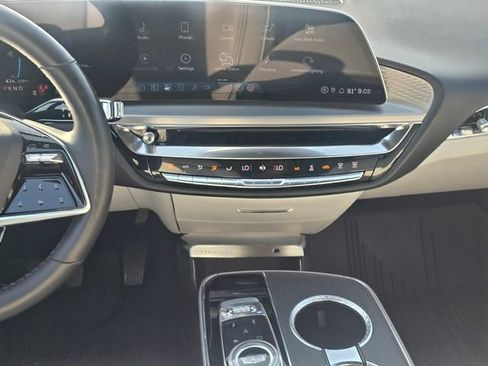 Used 2024 Cadillac Lyriq Luxury AWD/4WD image 18