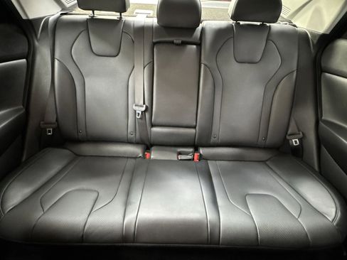 Used 2023 Hyundai Elantra Limited w/ Cargo Package image 15