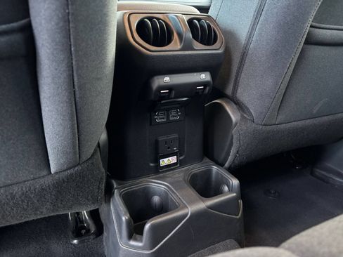 Used 2025 Jeep Wrangler Unlimited Sahara AWD/4WD image 22