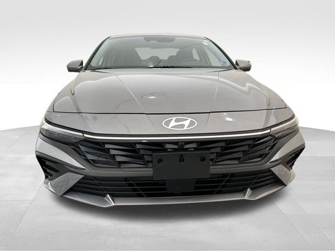 Used 2024 Hyundai Elantra Limited image 9