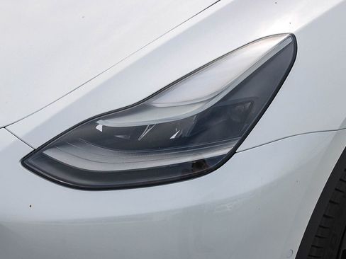 Used 2022 Tesla Model Y Performance image 5