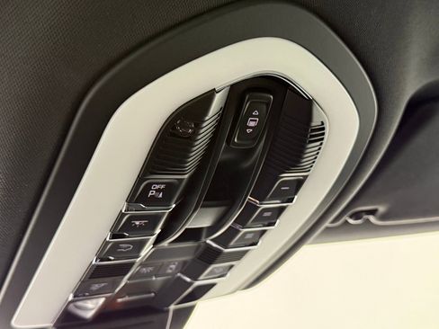 New 2025 Porsche Macan image 30