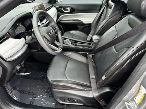 Used 2023 Jeep Compass Limited image 10