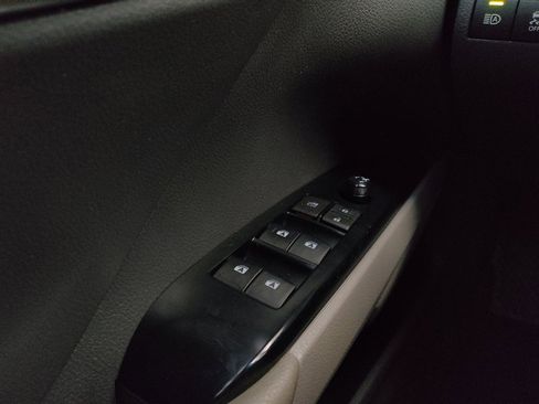 Used 2018 Toyota Camry FWD image 27