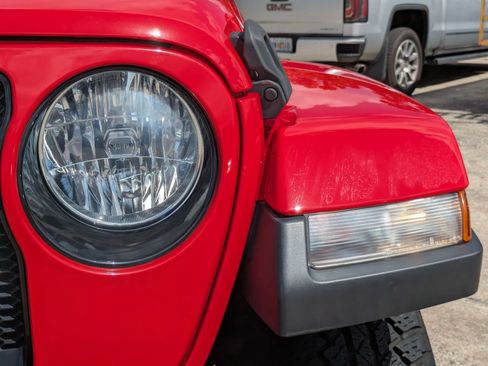 Used 2019 Jeep Wrangler Unlimited Sahara AWD/4WD image 28