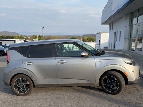 Used 2023 Kia Soul EX image 5