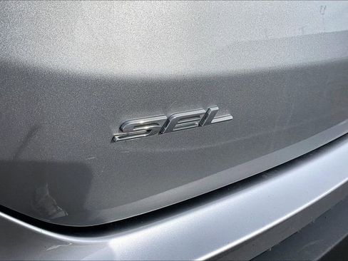 Used 2024 Ford Edge SEL w/ Convenience Package AWD/4WD image 6
