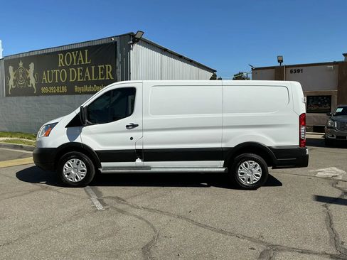 Used 2019 Ford Transit 250 130 Low Roof w/ Exterior Upgrade Package RWD image 8