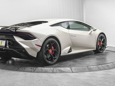 Used 2023 Lamborghini Huracan Tecnica image 7