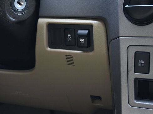 Used 2010 Toyota Tundra 2WD CrewMax w/ SR5 Pkg image 32
