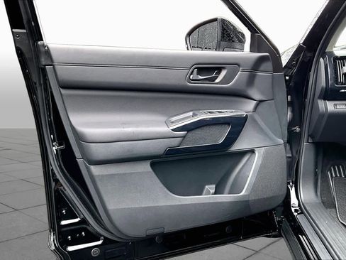 New 2026 Nissan Pathfinder SV w/ SV Premium Package FWD image 10