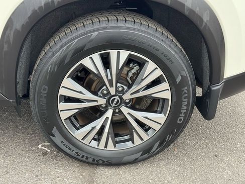 Used 2023 Nissan Rogue SV FWD image 10