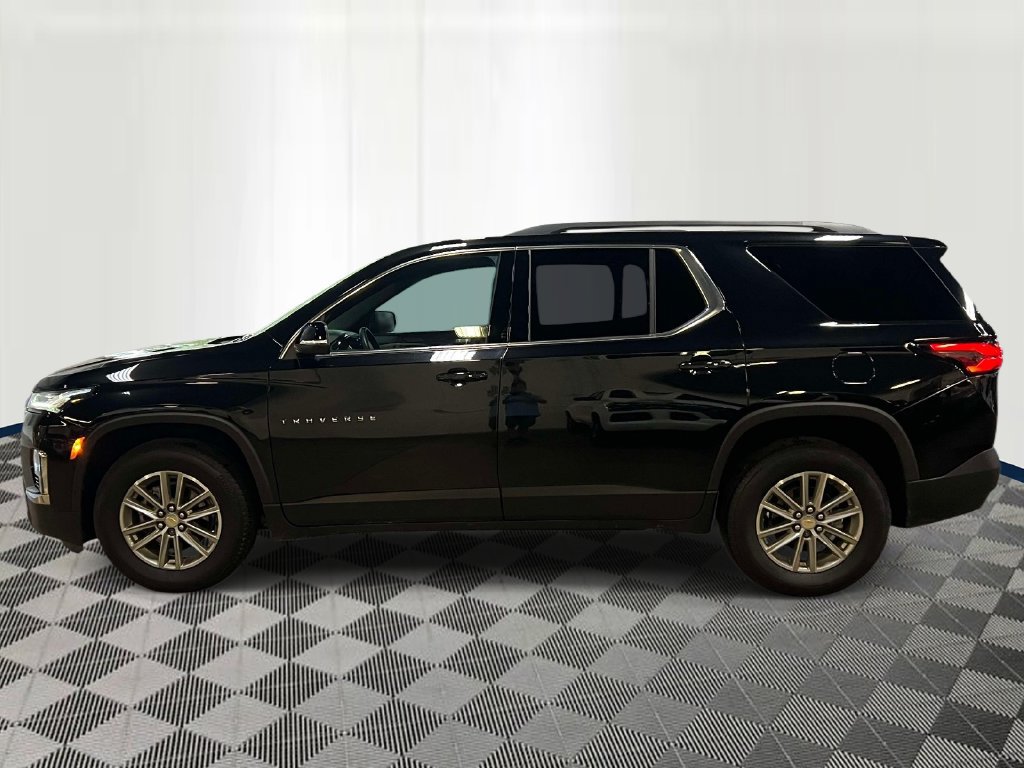 Used 2023 Chevrolet Traverse LT FWD image 2