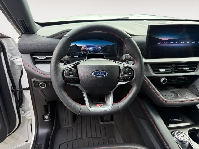 Used 2025 Ford Explorer ST AWD/4WD image 13