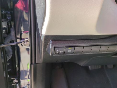 Used 2020 Toyota Corolla LE image 13