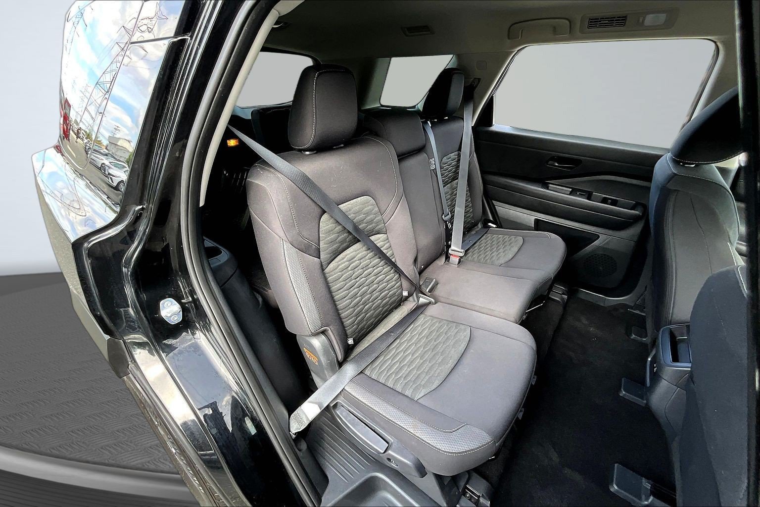 Used 2023 Nissan Pathfinder S FWD image 19