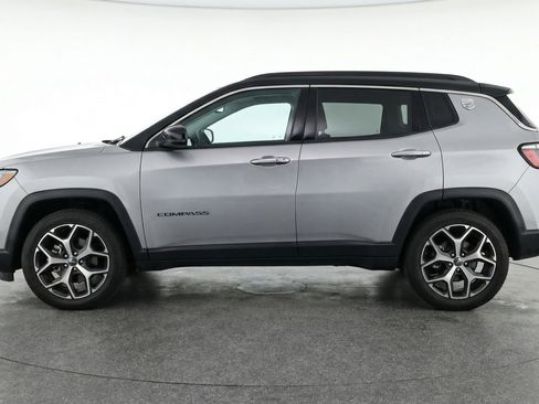 Used 2025 Jeep Compass Limited image 5