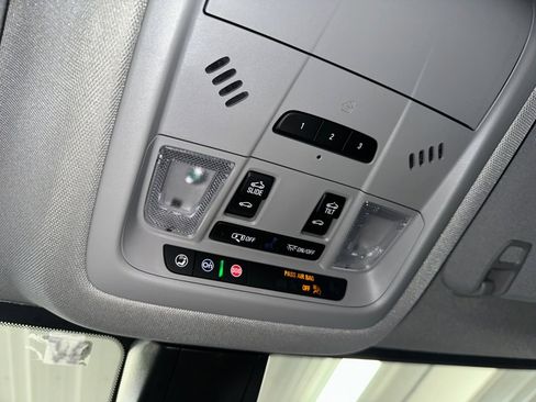 Certified 2023 GMC Acadia SLT w/ Technology Package image 18