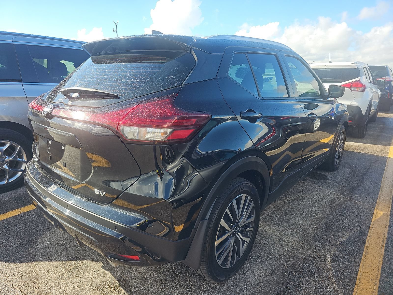 Used 2022 Nissan Kicks SV w/ Interior Electronics Package FWD image 3