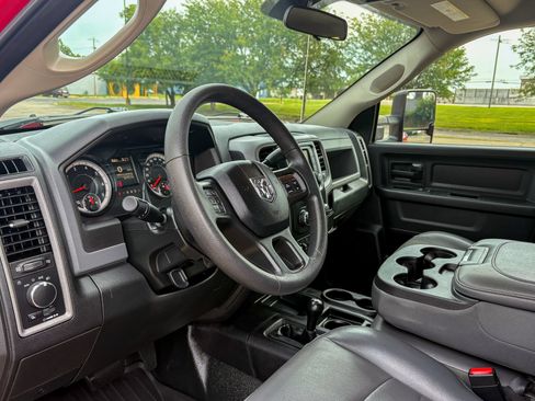 Used 2018 RAM 2500 Tradesman w/ Chrome Appearance Group AWD/4WD image 17