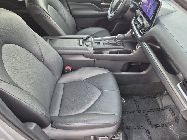 Used 2025 Toyota Grand Highlander AWD image 31