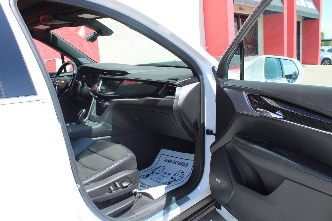 Used 2020 Cadillac XT6 Premium Luxury AWD/4WD image 11