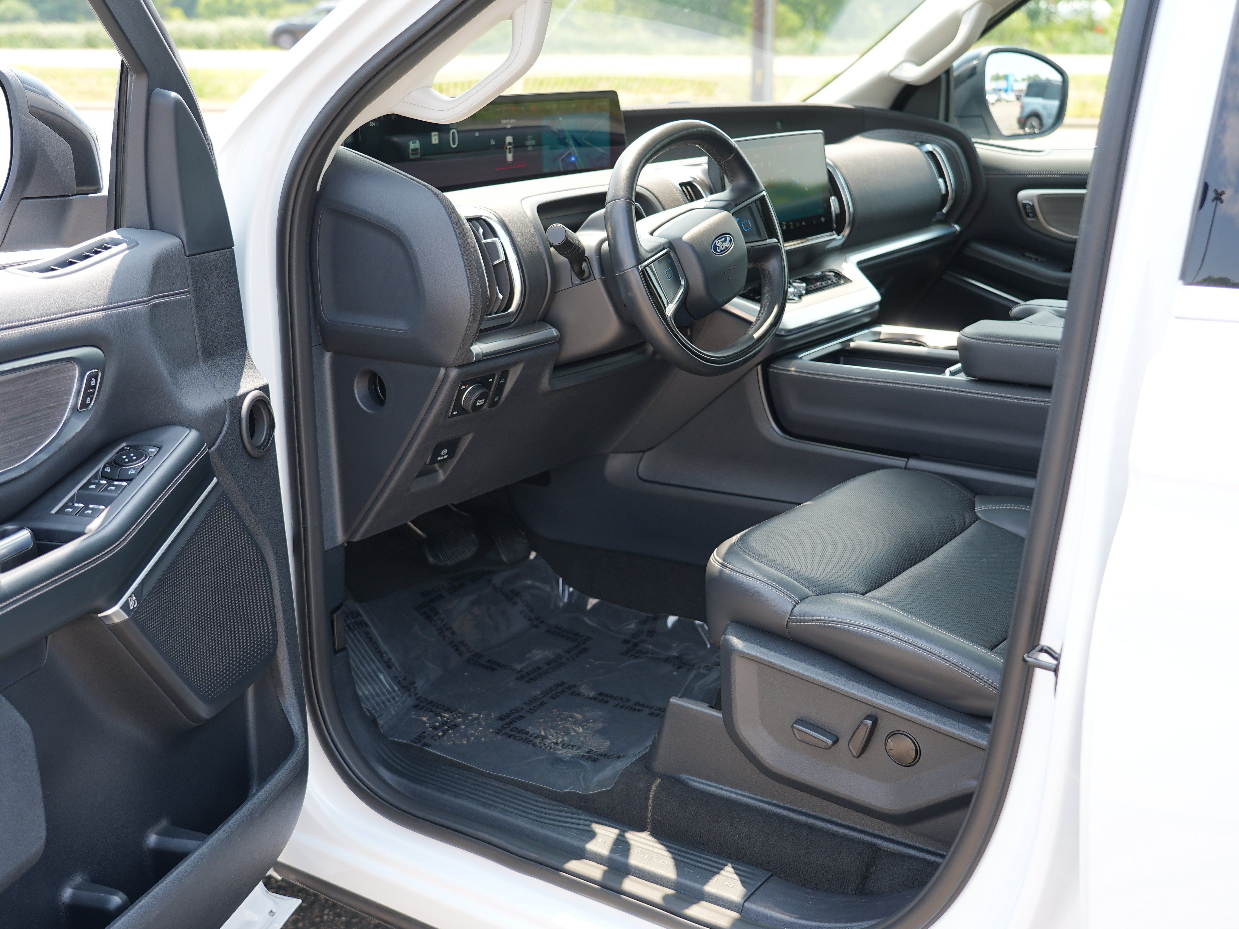 Used 2025 Ford Expedition Max Platinum w/ Driver's Package AWD/4WD image 15
