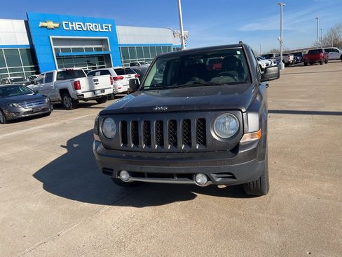 Used 2016 Jeep Patriot High Altitude image 3