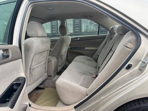Used 2005 Toyota Camry LE FWD image 9